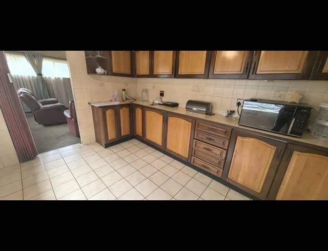 4 BEDROOM HOUSE FOR SALE IN WITPOORTJIE